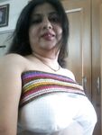 Amateur big boobs Bhabhi in transparent saree