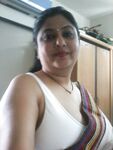 Amateur big boobs Bhabhi in transparent saree