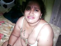 Sexy Kerala Aunty nude show on cam for her neighbor