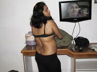 Chubby Indian MILF pics for MILF lovers