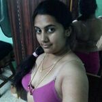 Big boobs Indian girls showing her big boobs on cam