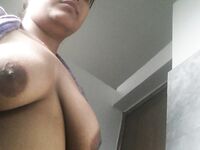 porn images of an Indian girl exposing her body on live cam