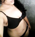 Desi nude pics of an NRI girl Arpita seducing with her big boobs