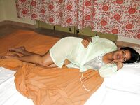 Desi MILF bhabhi exposing her hot hairy pussy on cam