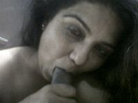Blowjob porn pictures of sexy Indian bhabhi leaked!