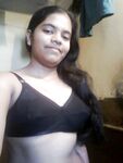 Cute looking Indian girl nude pics leaked online