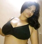 Desi Bhabhi Boobs show picture collection