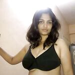Desi Bhabhi Boobs show picture collection