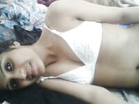 Desi college girl nude Vandana shows her sexy toned body