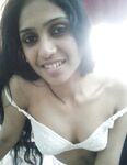 Desi college girl nude Vandana shows her sexy toned body