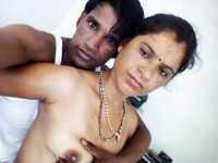 Dehati Bhabhi sex pics with her neighbor