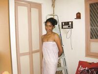 Amateur south Indian girl exposing her nude body