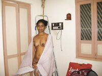 Amateur south Indian girl exposing her nude body