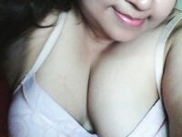 Desi bhabhi selfie pictures for her secret lover