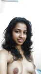 Cute looking Kerala girl invites you to see her hot pictures