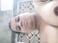 Busty Indian nude aunty pics shared on Whatsapp