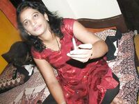 Smoking Desi Bhabhi nude photos
