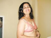 Exclusive Indian aunty sex pics