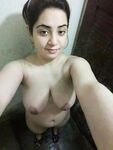 Desi Sexy Bhabhi nude photos shot by her hubby