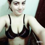 Desi Sexy Bhabhi nude photos shot by her hubby