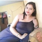 Red sexy Hot Bhabhi pics collection