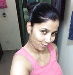 Desi Bhabhi naughty selfie photos for her husband’s friend