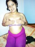 Cute Desi Bhabhi nude pics to arouse your sex mood
