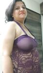 Big ass Indian MILF nude pics