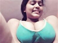 Big boobs Tamil girl exposing her boobs on cam