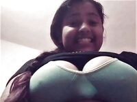 Big boobs Tamil girl exposing her boobs on cam