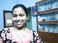 Hot Indian sex photos of big ass desi bhabhi gone viral!