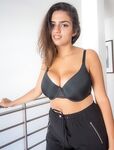 Busty Desi model girl nude pics