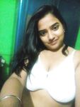 Desi busty girl nude pics shared on the net
