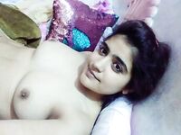 Pakistani girl topless photo collection