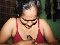 Randi Bhabhi sex pics leaked by her customer