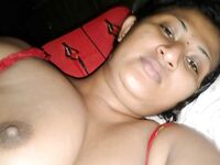 Desi slutty wife pics shared with her husband got leaked