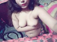 Hot new Desi girl pics leaked online