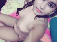 Hot new Desi girl pics leaked online