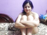 Slim Indian GF nude pics