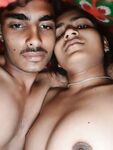 Small boobs Indian girlfriend nude sex photos