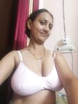 Famous desi bhabhi topless big boobs showing