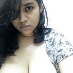 Big boobs Bangla girl few topless selfie pics
