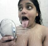 Desi girl naked bath and big boobs flaunting