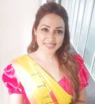 Srilankan high class wife topless photos exposed