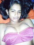 Desi girl in saree shown her naked body parts