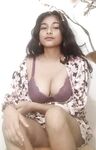 Sexy figure in saree boobs showing on video call