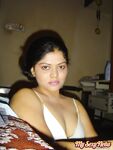 Gorgeous Hot Indian Bhabhi Neha Nair