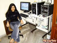 neha nair in western tight jeans and black bra in bedroom