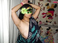 Velamma Doodhwali Nude Indian Aunty Pics