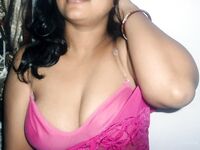 Hot Figure Indian Girl Showing Her Assets
